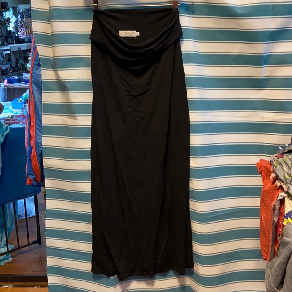 Fighting Eel Hawai’i-long black skirt